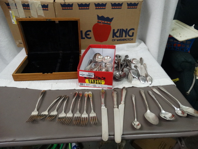 lot 1573 image: Assorted Silverware w Wooden Box