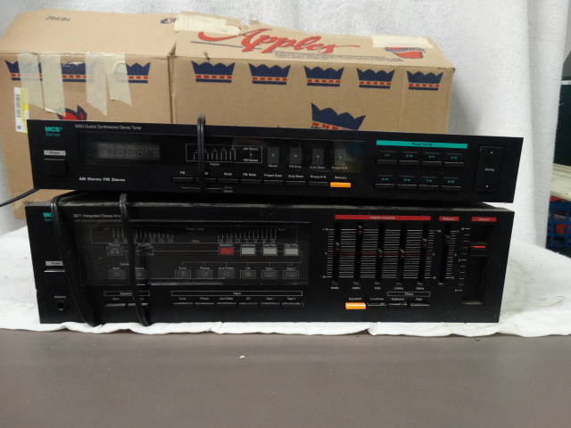 lot 1576 image: MCS Series 3050 Quartz Synthesized Stereo Tuner and 3871 Integrated Stereo Amplifier