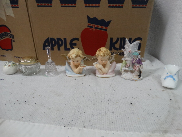lot 1583 image: Lot of Home Decor