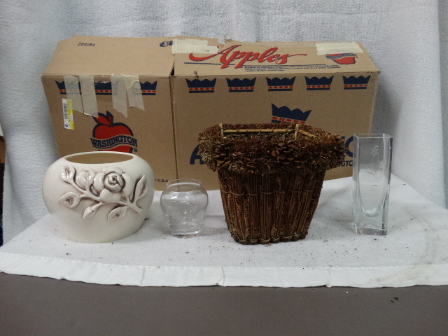 lot 1585 image: Lot of Small Planters
