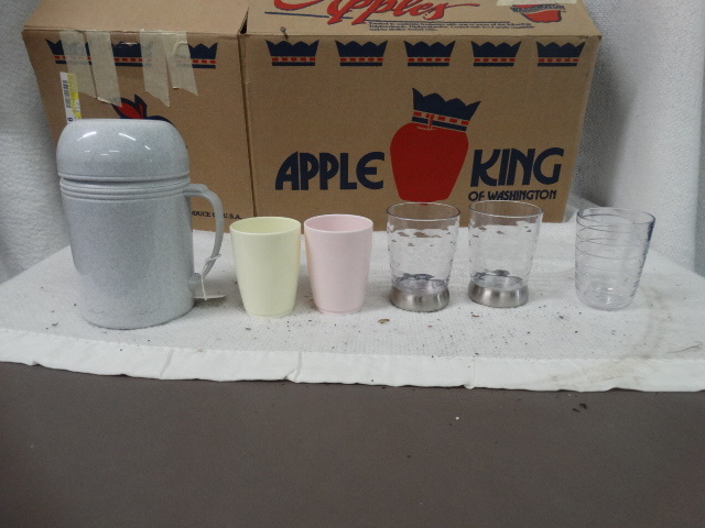 lot 1587 image: Lot of Plastic Kitchenware