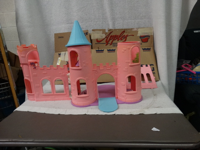 lot 1601 image: Plastic Toy Princess Castle