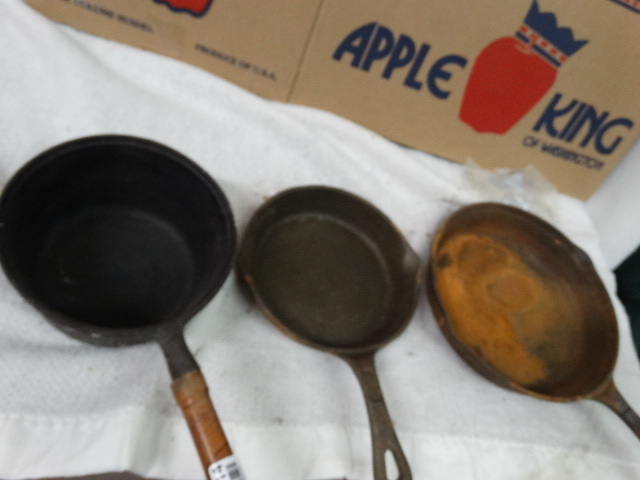 lot 1614 image: Lot of 3 Cast Iron Pans