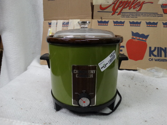 lot 1624 image: Sears Crockery Cooker w Glass Lid