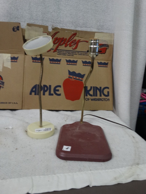 lot 1628 image: Table Lamp w Magnifying Mirror