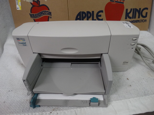 lot 1641 image: HP Deskjet 722C Printer