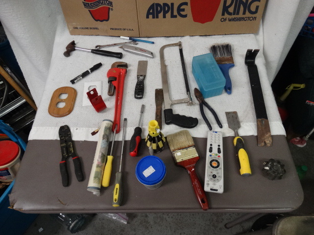 lot 1658 image: Lot of Misc. Home Hardware