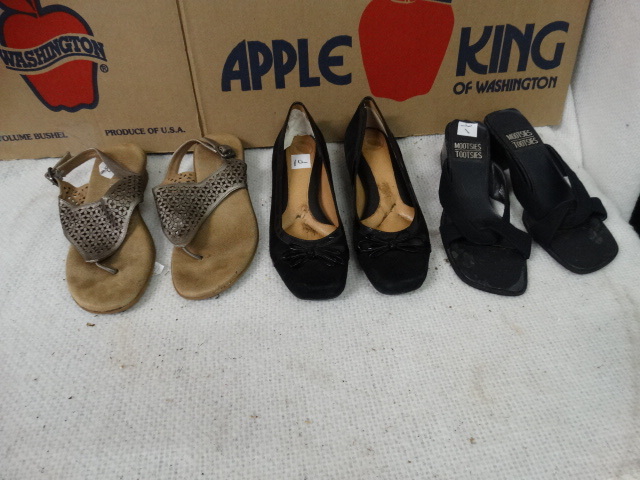 lot 1661 image: Lot of 3 Pairs of Womens Size 7.5 Shoes