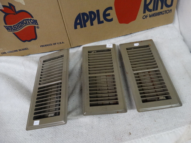 lot 1666 image: Lot of Floor Vent Covers