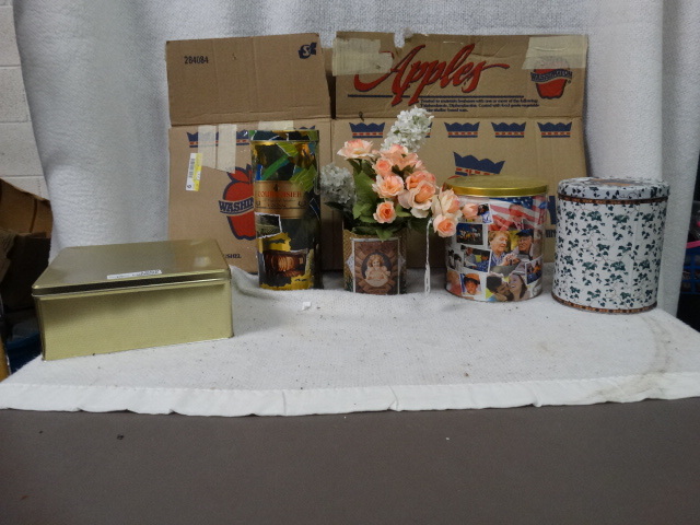 lot 1668 image: Lot of Decorative Tins