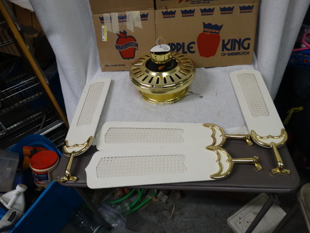 lot 1672 image: Ceiling Fan