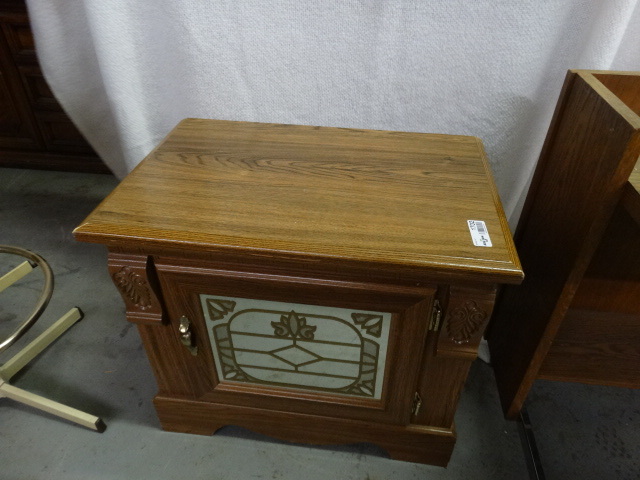 lot 1702 image: Side Table w Mirrored Front