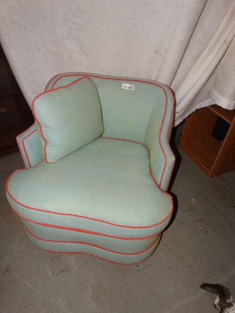 lot 1710 image: Vintage Blue Chair w Pink Trim