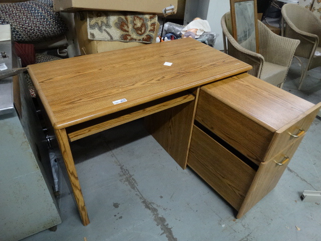 lot 1729 image: Computer Desk w Chair