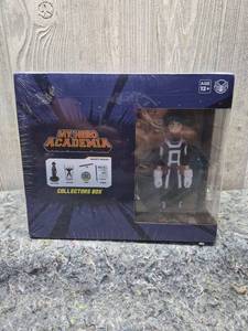 lot 121 image: My Hero Academia Collectors Box with Deku Figure and Accessories - Retail $25