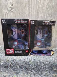 lot 145 image: DZNR Transformers Optimus Prime Whats Inside Edition Collectible Figure - Retail $15