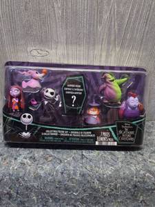 lot 148 image: Disney Nightmare Before Christmas Collectible Figure Set - Retail $15