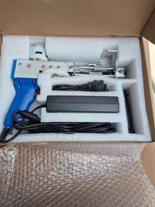 lot 176 image: Tufting Gun Cut Pile Machine X002XD8NWZ - Retail $0