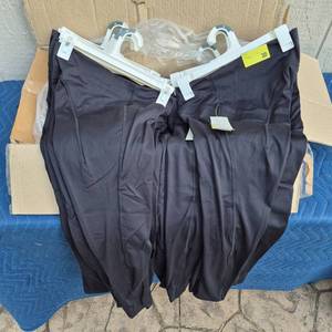 lot 317 image: Case of Womens SIZE MEDIUM FLEX High-Rise 78 Legging Womens Medium Black - Retail $0