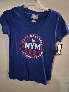 lot 202 image: New York Mets Womens V-Neck Baseball T-Shirt by Majestic - Retail $15
