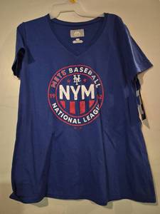 lot 203 image: New York Mets Womens V-Neck T-Shirt by Majestic - Retail $15