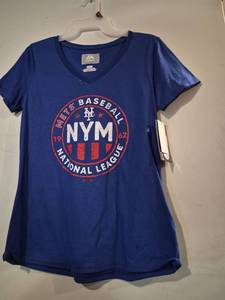 lot 208 image: New York Mets Womens V-Neck T-Shirt by Majestic - Small