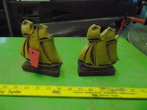lot 4679 image: Sailboat Book Holders