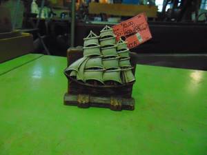 lot 4681 image: Sailboat Napkin Holder