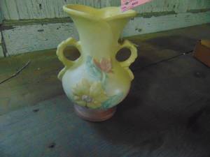 lot 4694 image: Hull Vase