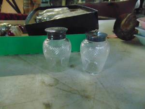 lot 4711 image: Salt and Sugar shaker 