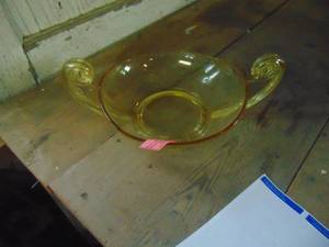 lot 4716 image: Large Yellow Glass Bowl - Serving Dish