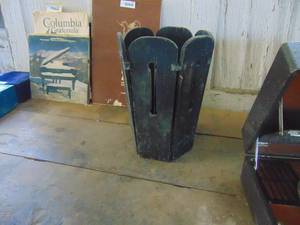 lot 4733 image: Wooden Trash Basket
