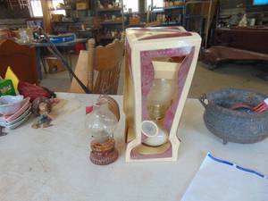 lot 4748 image: Pair of Oil Lamps