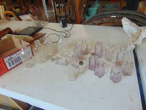 lot 4751 image: Selection of Apothecary Bottles