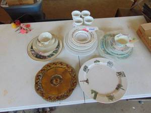 lot 4752 image: 2 Mixed china pieces - - see Pictures