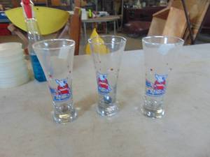 lot 4756 image: 3 Spuds McKenzie Glasses