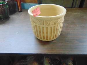 lot 4772 image: Weller Flower Pot