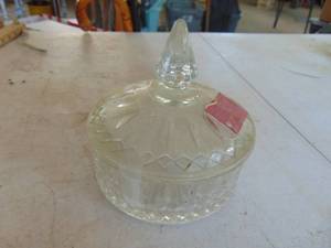 lot 4816 image: Clear Candy Dish