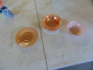 lot 4818 image: Peach Luster Bowls