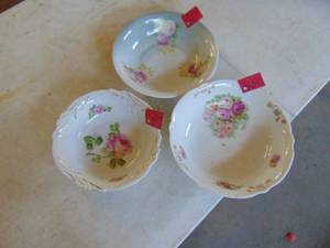 lot 4821 image: 3 mismatched China Serving Bowls