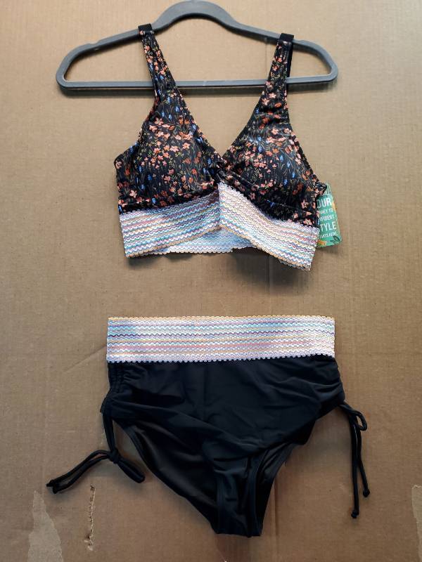 lot 27699 image: Floral Print Two-Piece Bikini Set M - Retail $28
