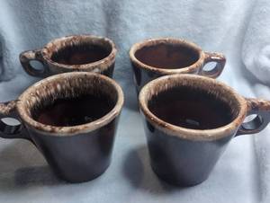 lot 2503 image: Set of 4 Ovenproof Hull USA Mugs with Handles