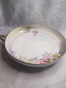 lot 2506 image: Nippon Porcelain Serving Bowl with Floral Decoration and Handles