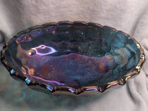 lot 2509 image: Carnival Glass Footed Bowl with Peacock and Floral Design
