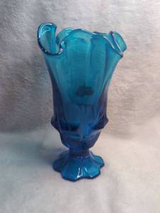lot 2515 image: Fenton Teal Blue Glass Vase with Ruffled Rim&nbsp