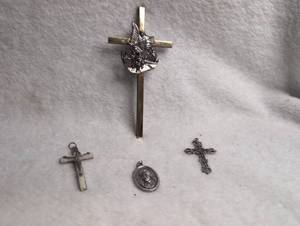 lot 3005 image: Religious Cross Pendants and Crucifix Lot 4 Pieces
