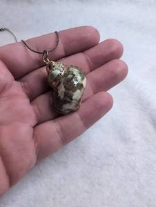 lot 3021 image: Shell Pendant Necklace&nbsp