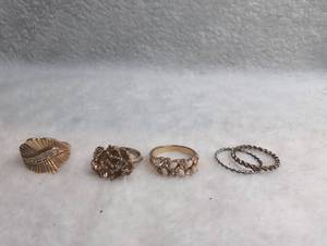 lot 3037 image: Lot of 4 Fashion Rings with Shell and Twisted Band Designs