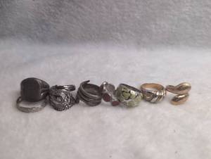 lot 3039 image: Lot of 7 Assorted Rings Decorative Signet Band Styles