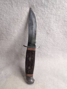 lot 3512 image: Fixed Blade Hunting Knife Stainless Steel Blade Dark Handle with Guard